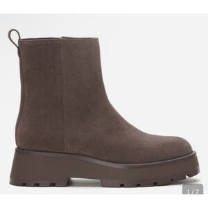 Vince Camuto Boots Womens Size 8/39 Taupe Suede Lug Sole Ankle Side Zip